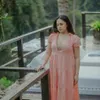 7 Selebritis yang Mencintai Tubuh Tidak Langsingnya