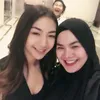 Sarita Abdul Mukti dengan Putrinya Blasteran Jerman