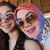 Sarita Abdul Mukti dengan Putrinya Blasteran Jerman