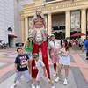 8 Foto Keluarga Nia Ramadhani Naik Kapal Pesiar
