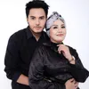 Foto Mesra Elly Sugigi dan Suami