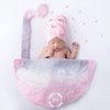 Salah satu yang paling gemes adalah ketika Baby Sarah didandani seolah sedang mandi di bathup. Lucu banget!