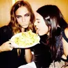 berita cara delevingne, berita kendall jenner, kendall cara sahabatan, foto kendall jenner, foto car