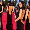 Kang Han Na di Busan International Film Festival 2013. Dari depan gaun hitamnya membuatnya begitu elegan. Ternyata bagian depannya bolong dong. Makanya punggung dan pantat bagian atasnya pun jadi kelihatan.