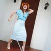 Gaya selebriti saat lakukan pekerjaan rumah