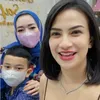 Vanessa Angel Kenakan kalung Nagita Slavina.