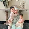 Irish Bella dan kedua anaknya