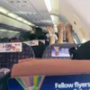 penumpang menyebalkan, penmupang pesawat menyebalkan, foto unik
