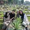 Aaliyah &amp; Thariq Ziarah ke Makam Adjie Massaid