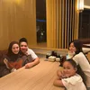 Potret Adelia Wilhelmina bersama tiga anak perempuannya