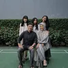 Potret Alya Rohali bareng ketiga putrinya 