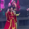 Potret Amora Lemos anak Kris Dayanti perform