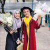 Ine Sinthya Anak Dokter wisuda