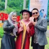 Ine Sinthya Anak Dokter wisuda