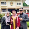 Ine Sinthya Anak Dokter wisuda