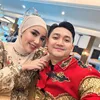 Angga Wijaya Kondangan Bareng Istri
