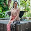 Anya Geraldine Pakai Kebaya Bali