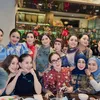 Potret Geng Kepompong pakai busana cheongsam