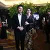 Potret mesra Arumi dan Emil Dardak.