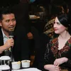 Potret mesra Arumi dan Emil Dardak.