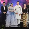 Potret mesra Arumi dan Emil Dardak.