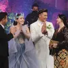 Potret mesra Arumi dan Emil Dardak.