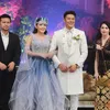 Potret mesra Arumi dan Emil Dardak.