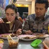 Arumi Bachsin dan Emil Dardak Ngabuburit