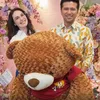 Arumi Bachsin Dapat Kado Boneka Super Besar