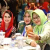 Arumi Bachsin Warga Ramah Foto Selfie
