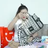 Ashanty buka kado ultah dari staf