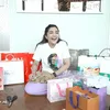 Ashanty buka kado ultah dari staf