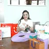 Ashanty buka kado ultah dari staf