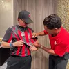 Potret Atta Halilintar bertemu pemain legenda AC Milan