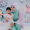 Kostum Aurel Hermansyah di ultah Azura