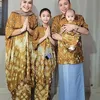 Ayu Ting Ting Lebaran Ayah Ozak Eyeliner celak