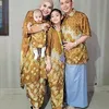 Ayu Ting Ting Lebaran Ayah Ozak Eyeliner celak
