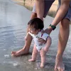 Potret gemas Baby Chloe main ke pantai pertama kali.