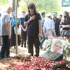 Bojes AFI Menangis di Pemakaman Ayahanda
