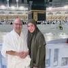 Maia Estianty Pakai Hijab Saat Umrah