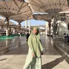 Maia Estianty Pakai Hijab Saat Umrah