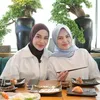 Potret cantik Aurel Hermansyah temani anak main