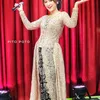 Happy Asmara pakai Kebaya