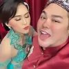 Happy Asmara pakai Kebaya