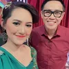 Happy Asmara pakai Kebaya