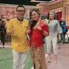 Happy Asmara pakai Kebaya