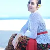 Potret Momo Geisha kenakan Baju adat Bali.