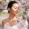 Cantiknya Ariel Tatum di Bawah Sakura Mekar