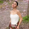 Cantiknya Ariel Tatum di Bawah Sakura Mekar