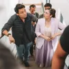Chelsea Islan Naik Kereta Api Bareng Suami